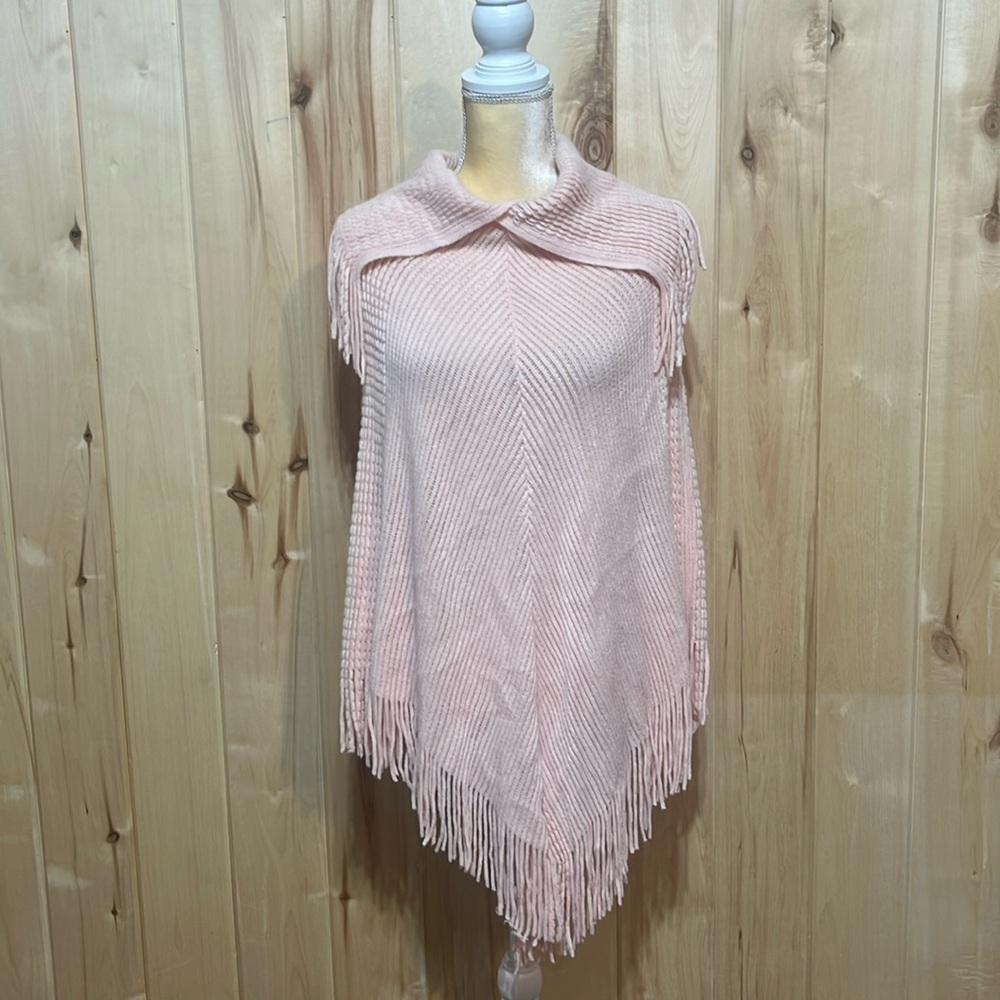 NWT Francesca’s Pink Knit Poncho One Size‎